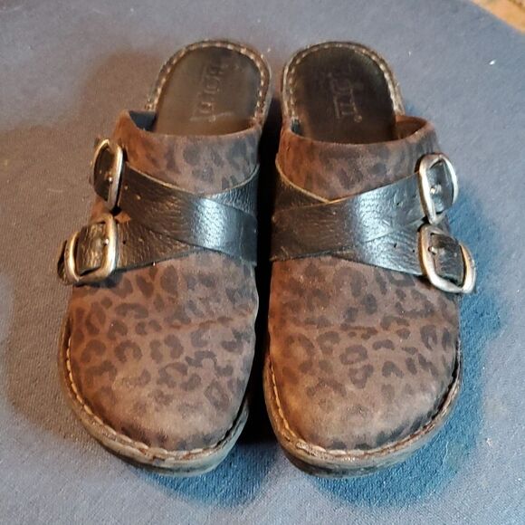 Born Women’s size 8 animal cheetah/ leopard print slip on mules Clogs Sandals - Picture 3 of 7